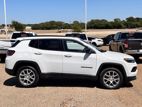 Used 2023 Jeep Compass Latitude w/ Sun and Sound Group AWD/4WD image 3