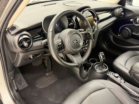 Used 2023 MINI Cooper 4-Door Hardtop image 4