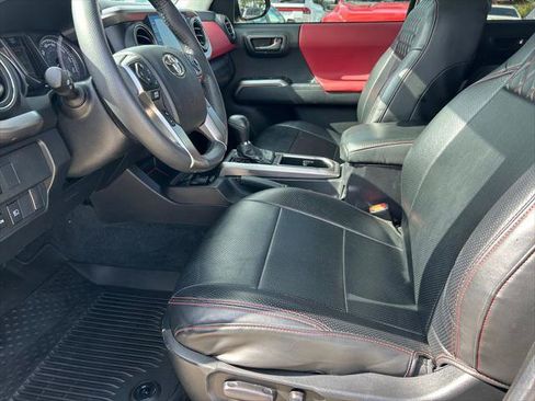 Certified 2022 Toyota Tacoma SR5 image 11