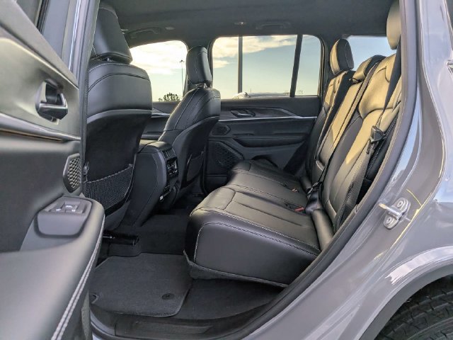 New 2027 Jeep Grand Cherokee Limited w/ Limited Altitude Package AWD/4WD image 15