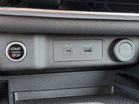 Used 2023 Nissan Rogue S image 9