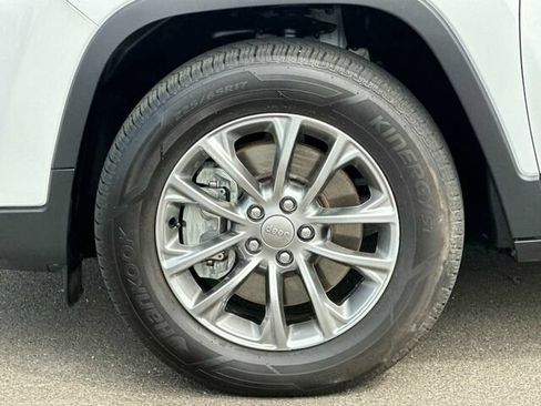 Used 2020 Jeep Cherokee Latitude Plus AWD/4WD image 33