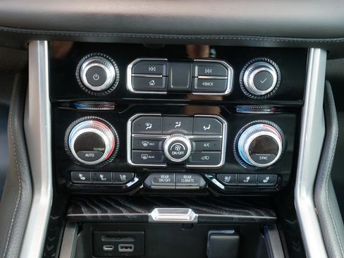 Used 2021 GMC Yukon Denali w/ Denali Ultimate Package AWD/4WD image 23