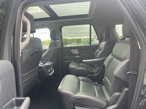 Used 2025 Ford Expedition Max Active AWD/4WD image 9