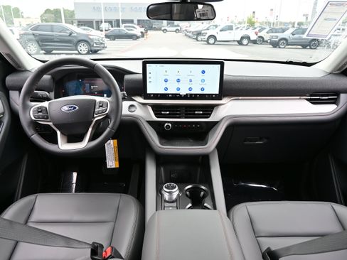 New 2026 Ford Explorer Active w/ Active Comfort Package RWD image 35