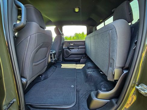 New 2026 RAM 1500 Express AWD/4WD image 32