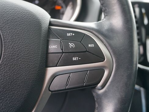 Used 2019 Jeep Grand Cherokee Limited AWD/4WD image 19