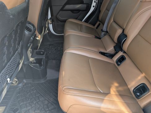 Used 2021 Jeep Gladiator Rubicon AWD/4WD image 7