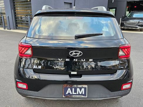 Used 2025 Hyundai Venue SEL image 6