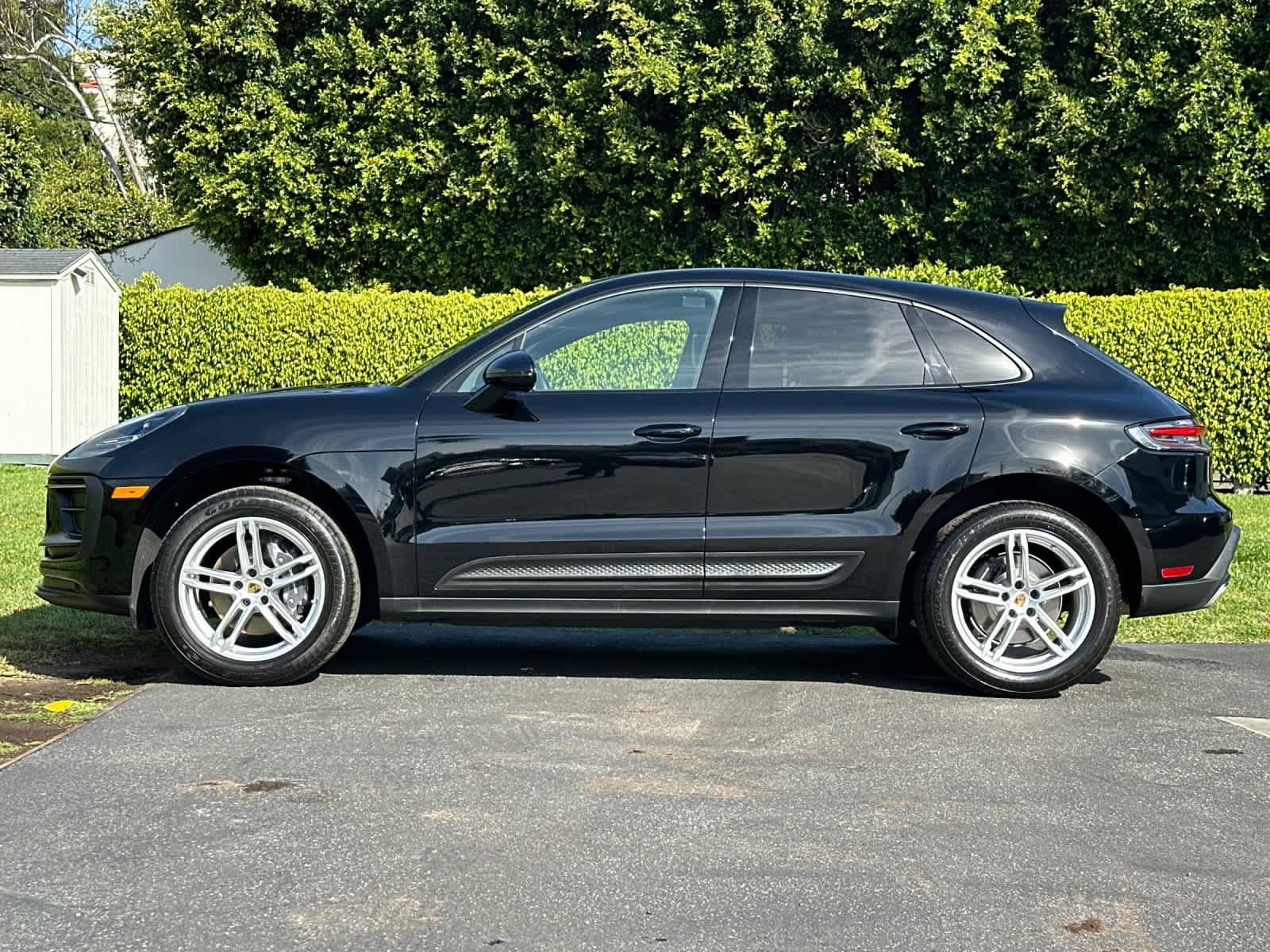Certified 2025 Porsche Macan AWD/4WD image 2