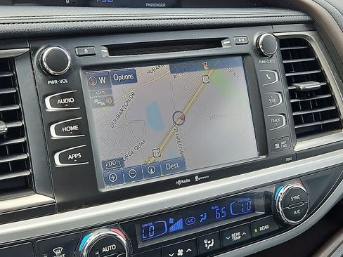 Used 2015 Toyota Highlander XLE AWD/4WD image 14