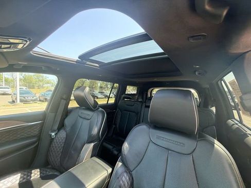 Used 2021 Jeep Grand Cherokee L Summit w/ Luxury Tech Group V AWD/4WD image 31