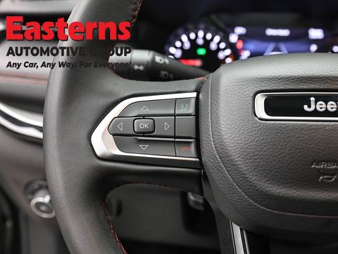 Used 2025 Jeep Compass Trailhawk AWD/4WD image 15