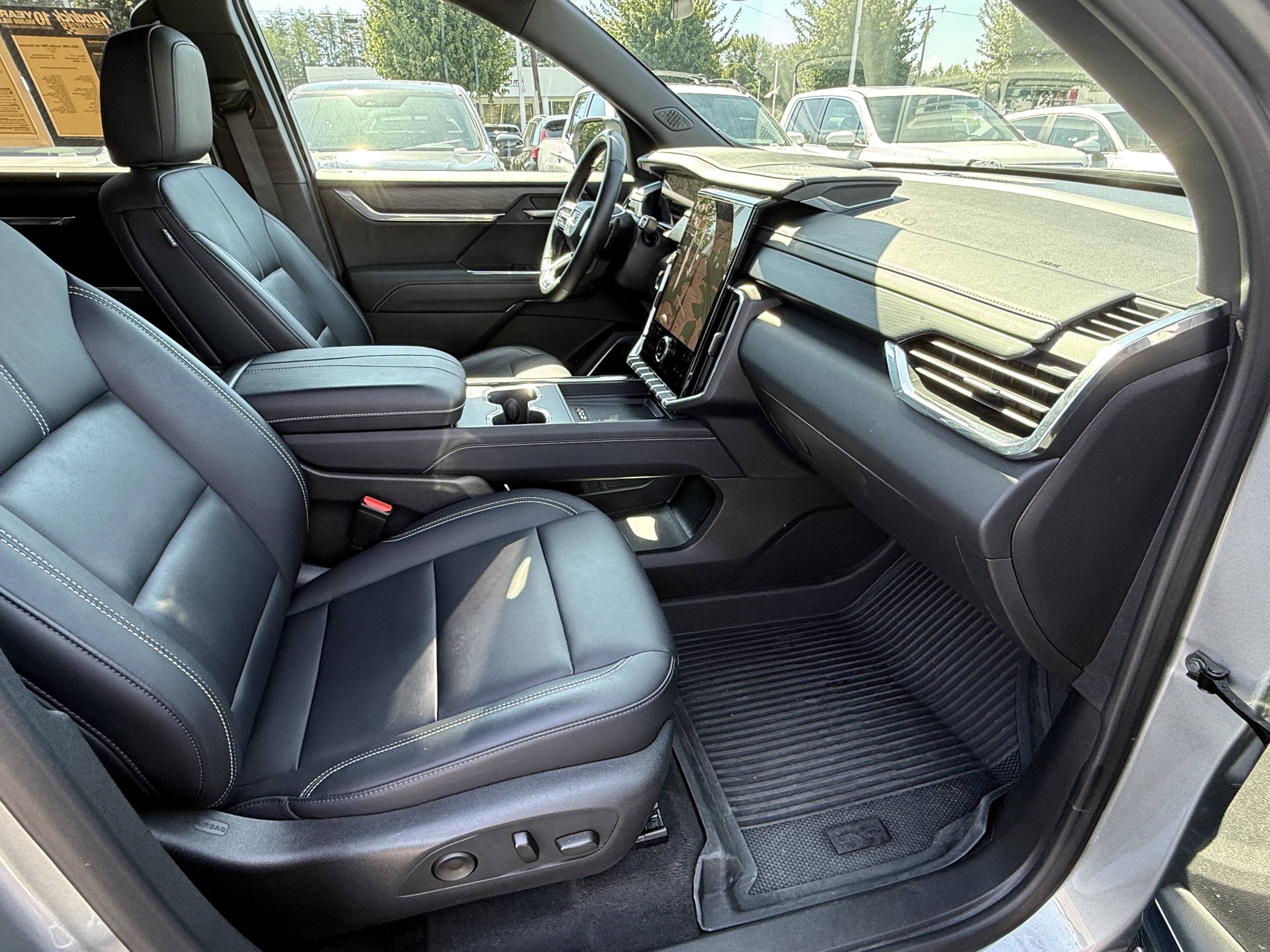 Used 2025 GMC Acadia Elevation w/ Elevation Premium Package FWD image 27