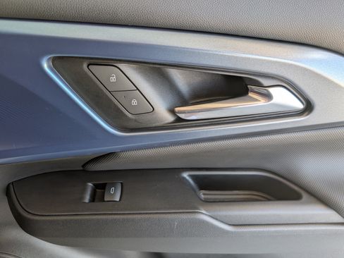 Used 2025 Chevrolet Equinox EV LT w/ Convenience Package FWD image 21