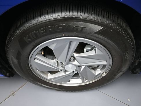 Certified 2025 Hyundai Elantra SE w/ Cargo Package FWD image 13
