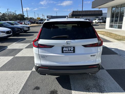 Used 2024 Honda CR-V Sport Touring image 4