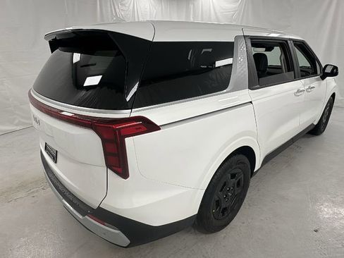 New 2026 Kia Carnival image 3