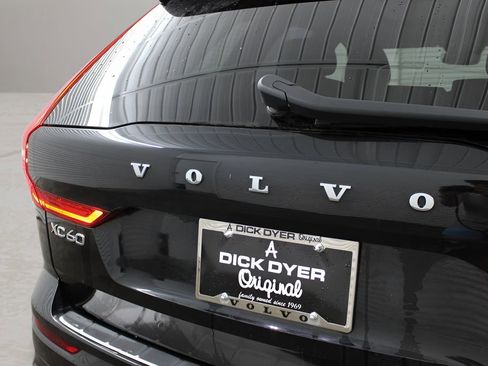 Certified 2025 Volvo XC60 B5 Ultra AWD/4WD image 40