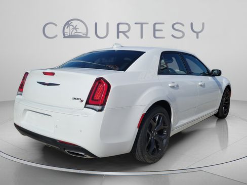 Used 2023 Chrysler 300 S RWD image 3