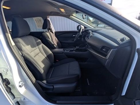 Used 2024 Nissan Rogue SV image 29