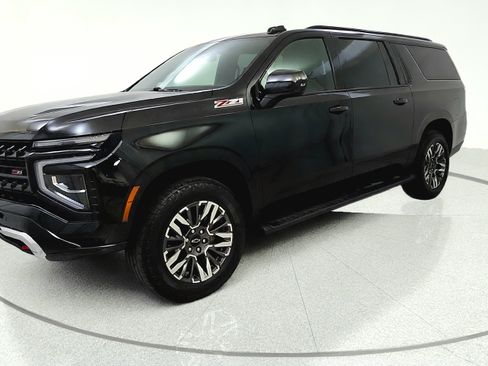 Used 2025 Chevrolet Suburban Z71 AWD/4WD image 3