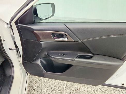 Used 2017 Honda Accord Sport image 24