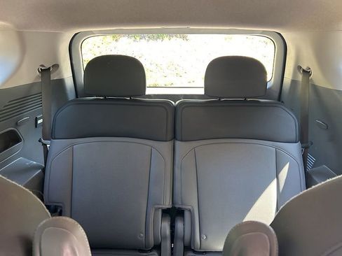 Used 2024 Kia EV9 Light Long Range RWD image 18