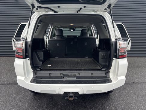 Used 2020 Toyota 4Runner SR5 Premium w/ Moonroof Package AWD/4WD image 22