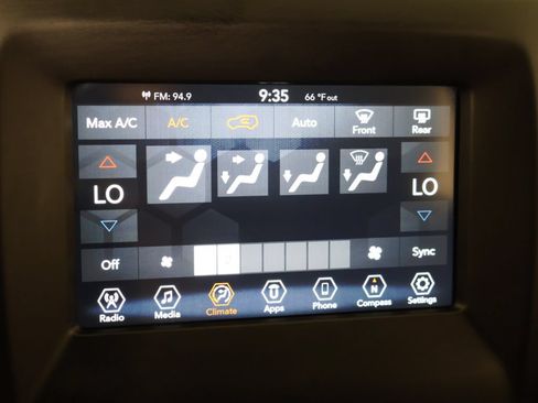 Used 2019 Jeep Compass Latitude FWD image 40