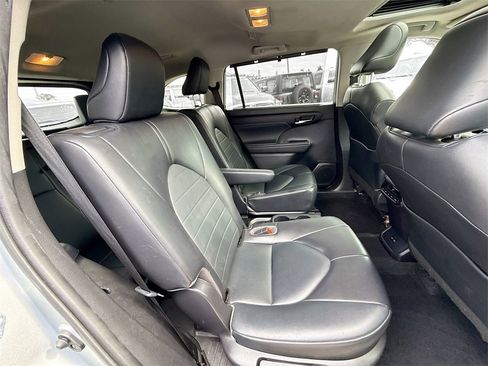 Used 2022 Toyota Highlander XLE image 31
