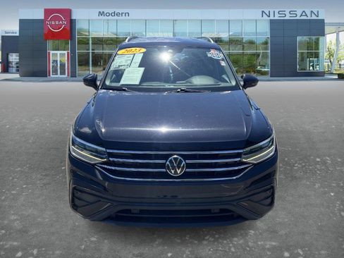 Used 2023 Volkswagen Tiguan SE FWD image 2
