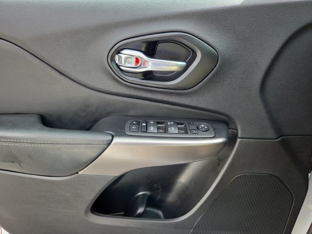 Used 2022 Jeep Cherokee Latitude Lux FWD image 26
