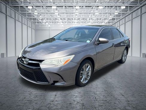Used 2015 Toyota Camry SE FWD image 3