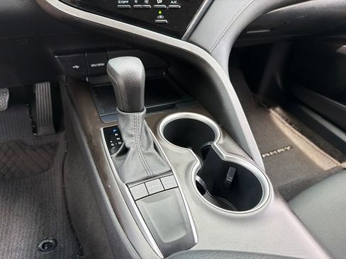 Used 2022 Toyota Camry LE w/ Convenience Package FWD image 14