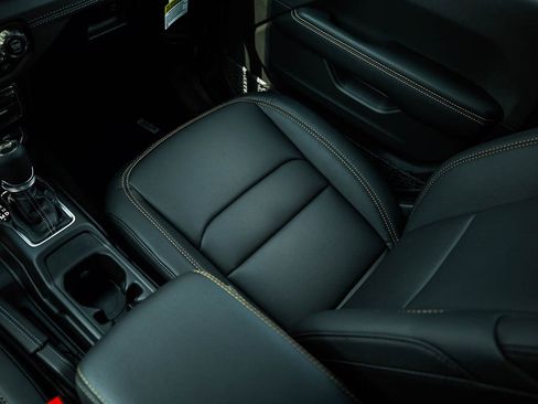 New 2026 Jeep Wrangler Unlimited Sahara AWD/4WD image 25