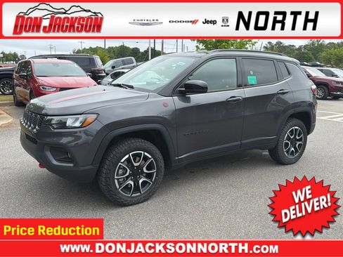 Used 2024 Jeep Compass Trailhawk AWD/4WD image 1