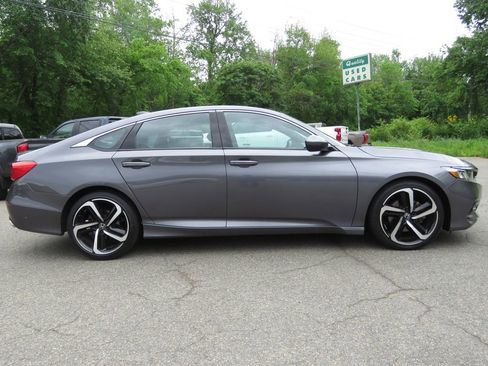 Used 2018 Honda Accord Sport image 4