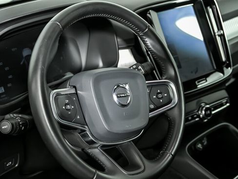 Used 2019 Volvo XC40 T4 Momentum FWD image 20
