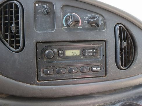 Used 2004 Ford E-350 and Econoline 350 Super Duty image 8