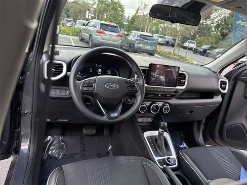 Used 2024 Hyundai Venue Limited image 36
