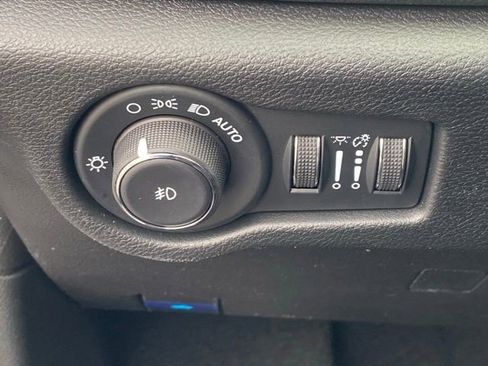 New 2026 Chrysler Pacifica Select image 27