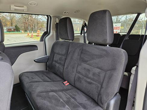 Used 2017 Dodge Grand Caravan SE w/ Power Window Group image 18
