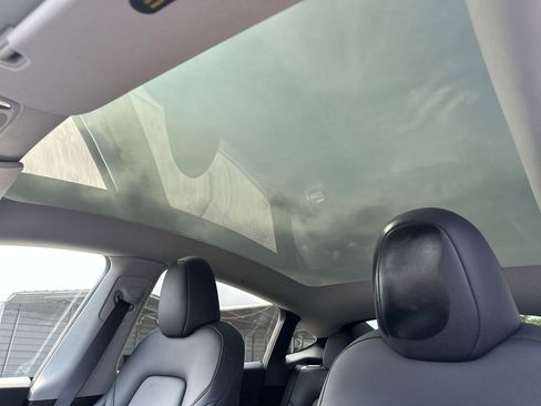 Used 2024 Tesla Model Y Long Range AWD/4WD image 16