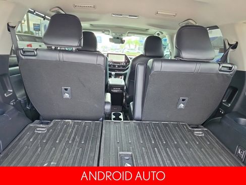 Used 2023 Toyota Highlander XLE FWD image 7