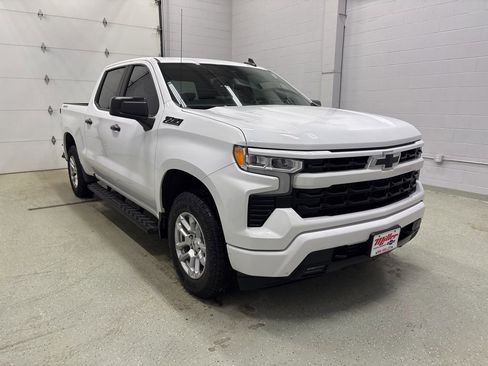 Used 2024 Chevrolet Silverado 1500 RST image 2