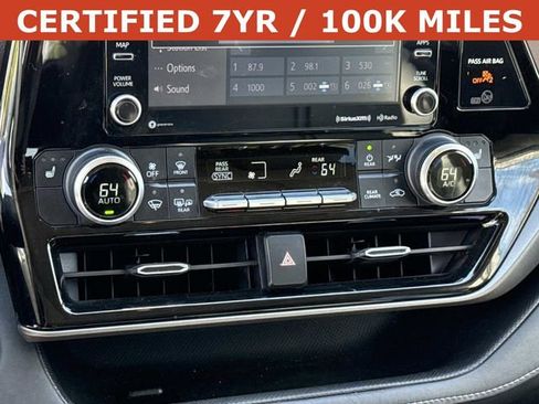 Used 2022 Toyota Highlander XLE AWD/4WD image 22