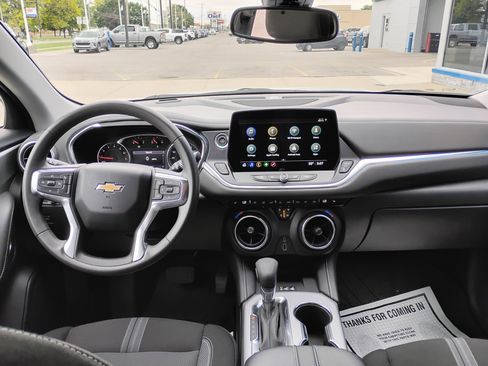 Used 2024 Chevrolet Blazer LT w/ Convenience Package FWD image 4