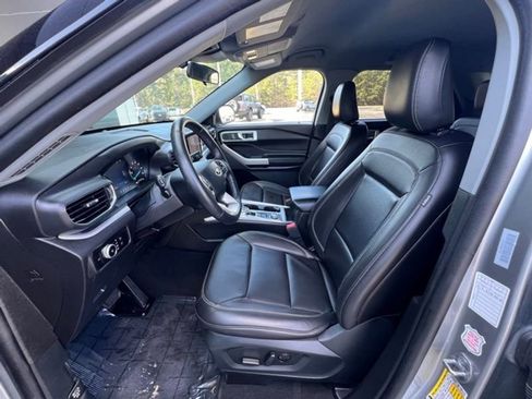 Used 2023 Ford Explorer XLT w/ Equipment Group 202A image 12