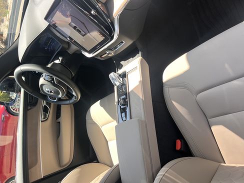 Used 2025 Volvo XC90 T8 Plus w/ Protection Package Premier AWD/4WD image 14